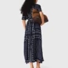 Vestito lungo fluido con motivi